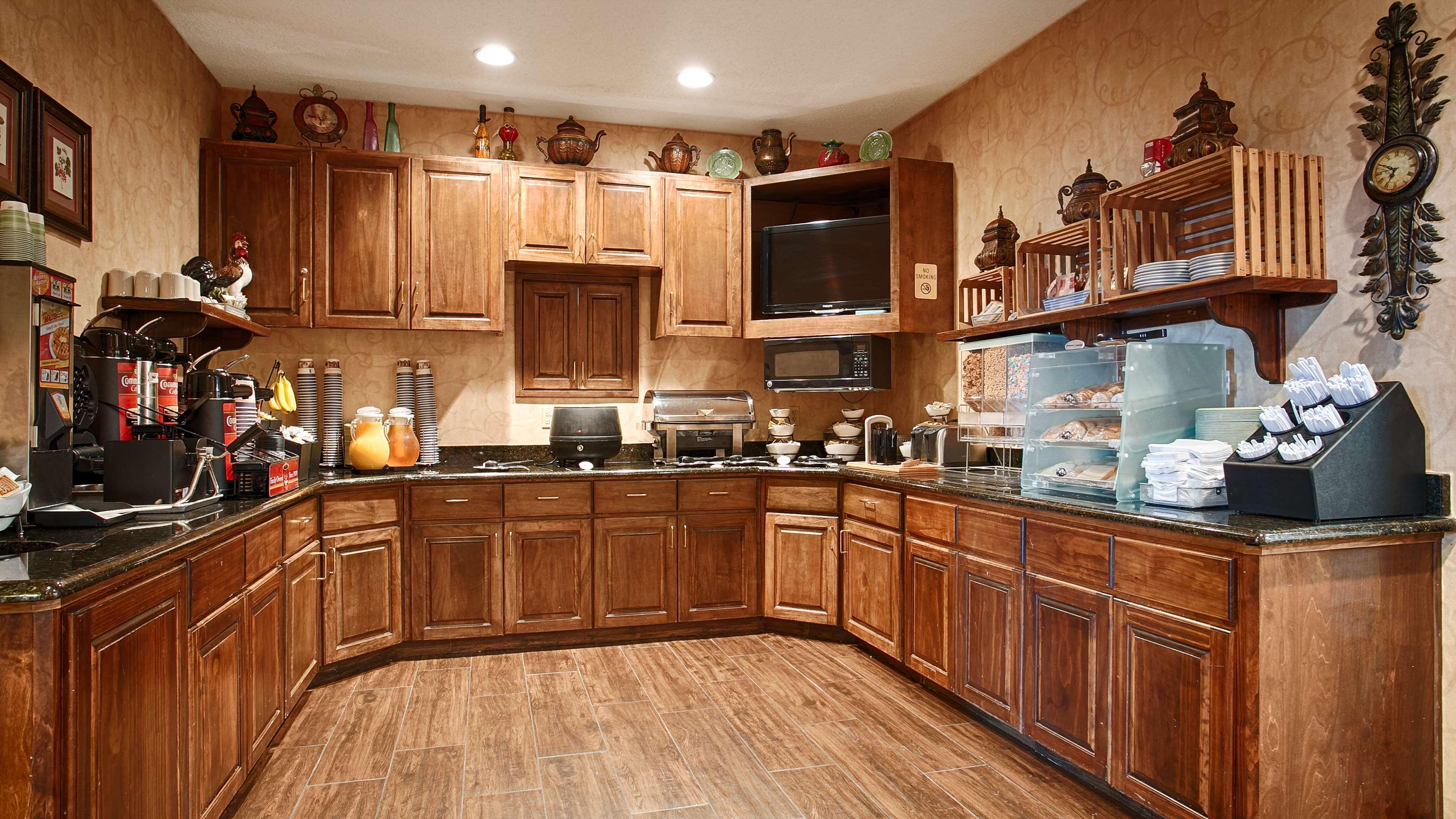 Western Southpark Inn&suites Hotel 3*